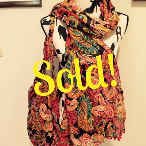 Hobo Bag with Matching Scarf in Paisley - Picture 1 of 4