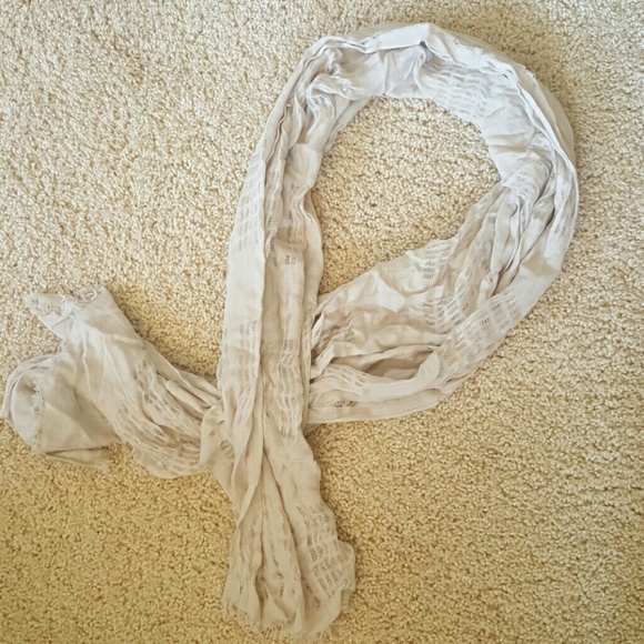 Eddie Bauer cream scarf