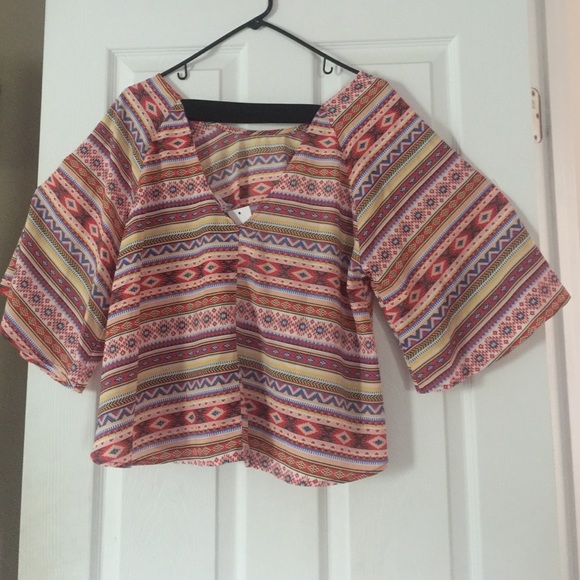 Aztec print float top ! - Picture 2 of 3
