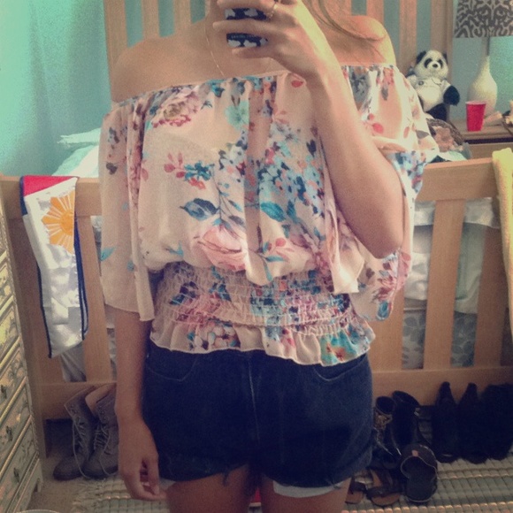Tops - Off the shoulder peach floral blouse