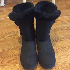 Black Bailey button uggs
