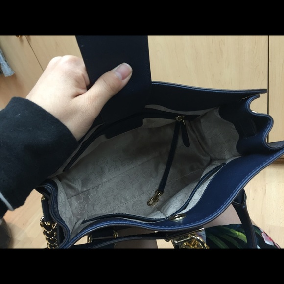 🔥Michael Kors Hamilton Medium Handbag Navy - Picture 2 of 4