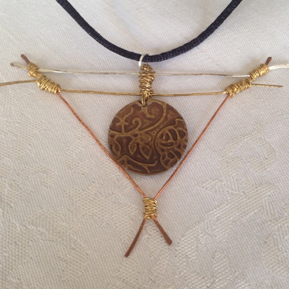 🌹Triangle Shape Artisan Pendant - Picture 2 of 3