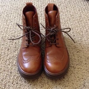 BROWN COMBAT BOOTS