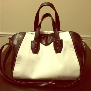 Black & White Purse by Under One Sky