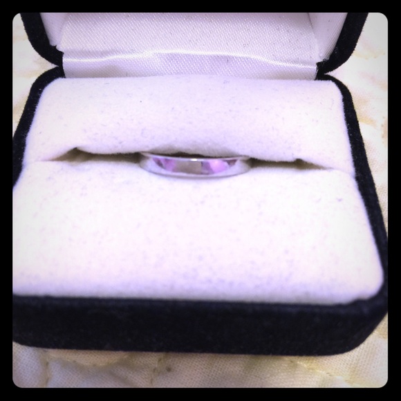 18k White Gold Band