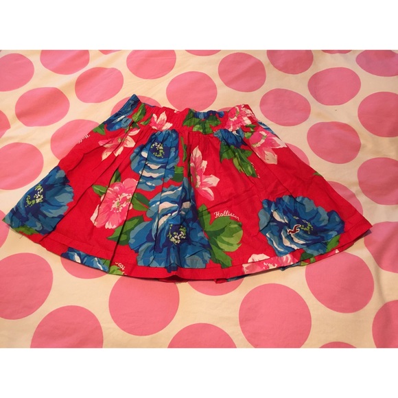 Hollister red floral skirt short NWOT