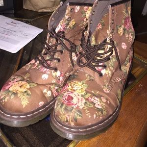 Floral dr.martens