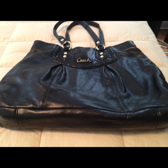 LIKE NEW!!! BEAUTIFUL BLACK COACH BAG - Picture 1 of 4