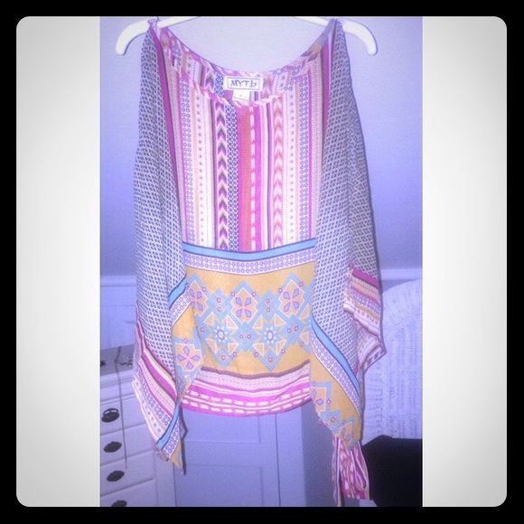 Adorable pattern top