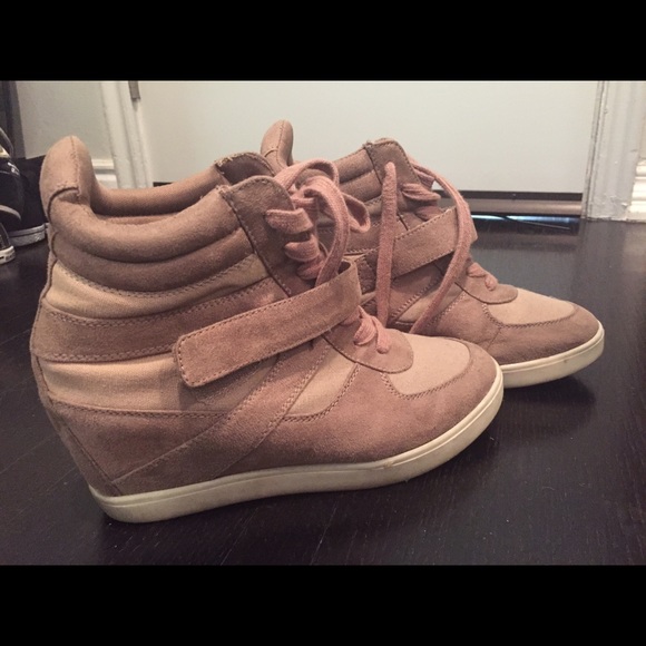 Tan wedge sneakers by Steve Madden