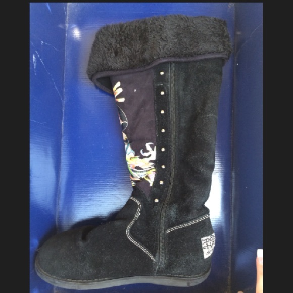 Ed Hardy boots with a Chinese woman 70% off!! - Picture 2 of 4