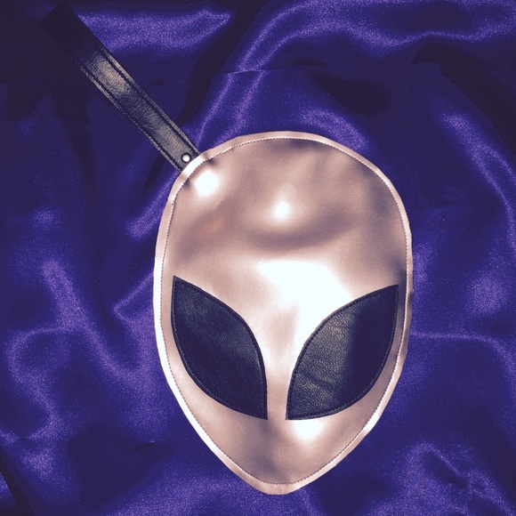 Pink metallic alien bag 👽