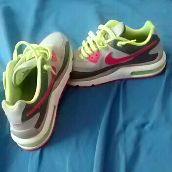 Nikes - Picture 3 of 4