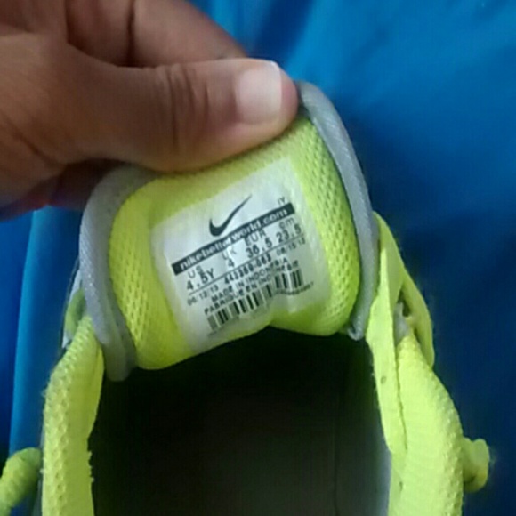 Nikes - Picture 4 of 4