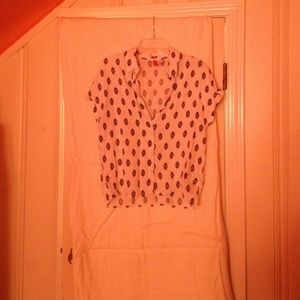 Black and white pattern top