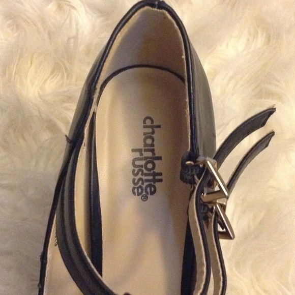 7" Black Leather Pumps - Picture 5 of 5