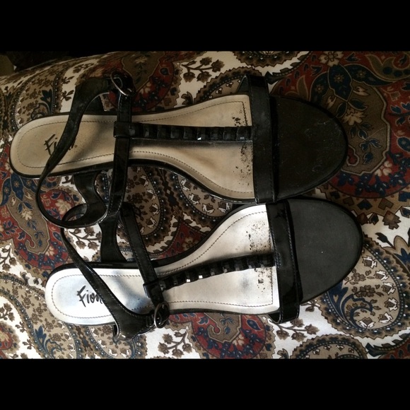 Black small heels - Picture 1 of 3