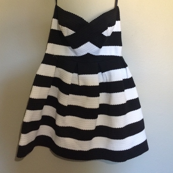 Black and white strapless dress