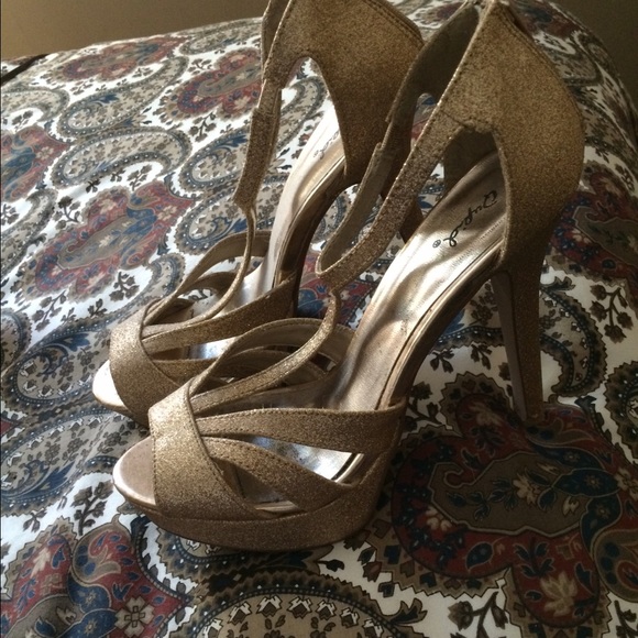 Gold sparkly heels, size 8 1/2! - Picture 1 of 3