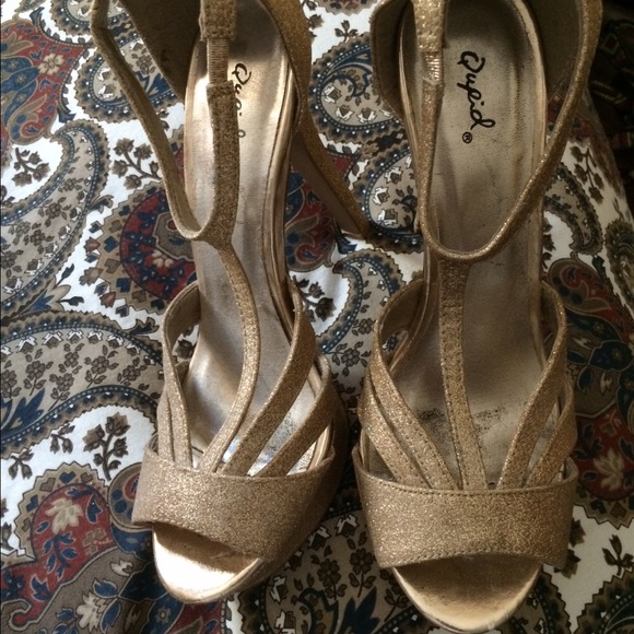 Gold sparkly heels, size 8 1/2! - Picture 3 of 3