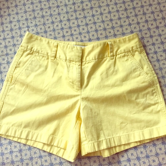 Yellow vineyard vines shorts