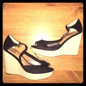 Black wedges