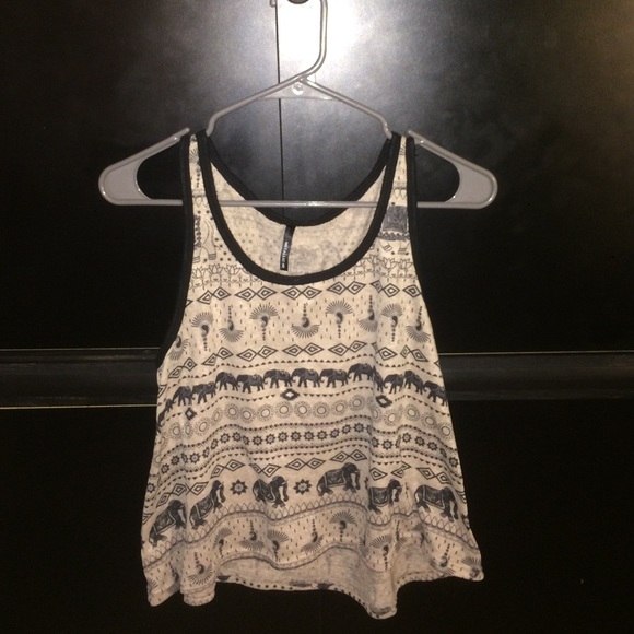 Tribal elephant top - Picture 1 of 2
