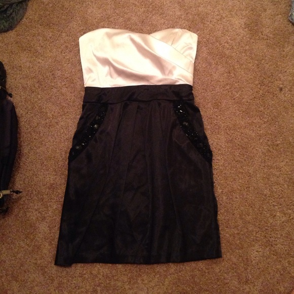 Black+white cocktail dress with studded pockets! - Picture 1 of 3