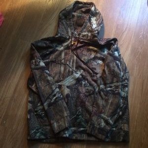 Men's Under Armour sweatshirt