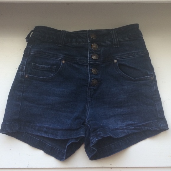 high-wasted, dark jean shorts