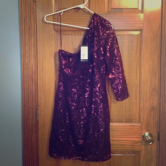 Dark purple/ burgundy one sleeve dress!