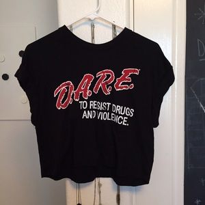 DARE cropped tee