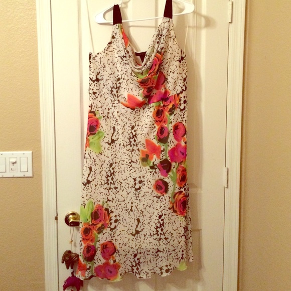 Flattering midi dress floral and graphic