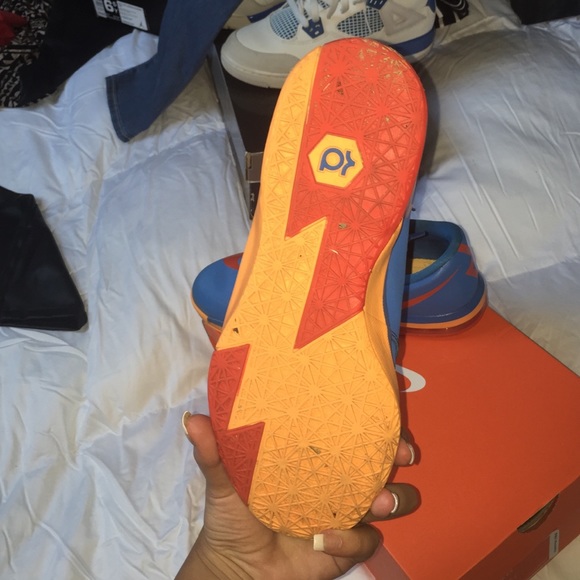 Blue and orange KD's - Picture 2 of 4