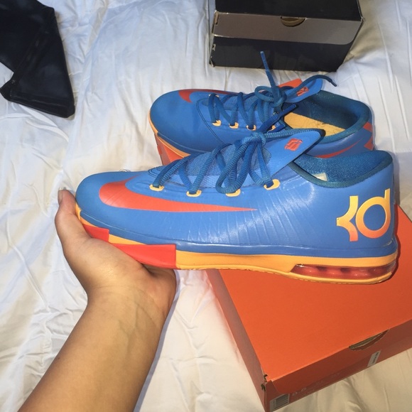 Blue and orange KD's - Picture 3 of 4