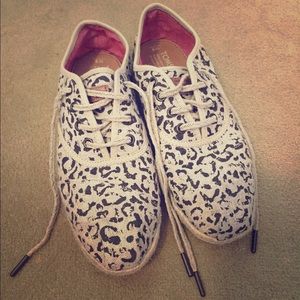 Toms shoes