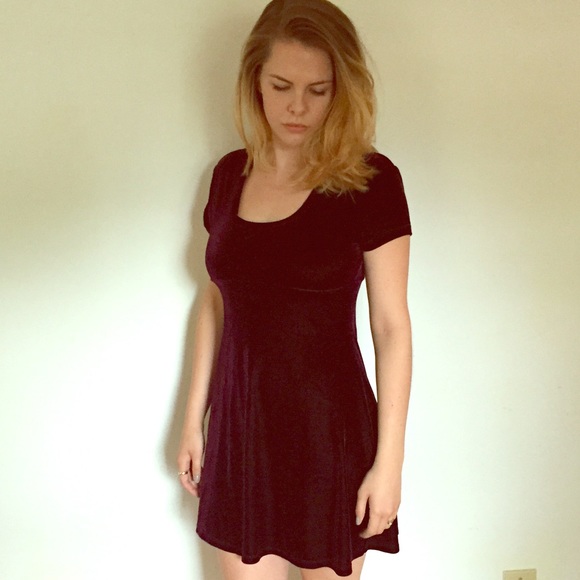 90s Burgundy velvet dress