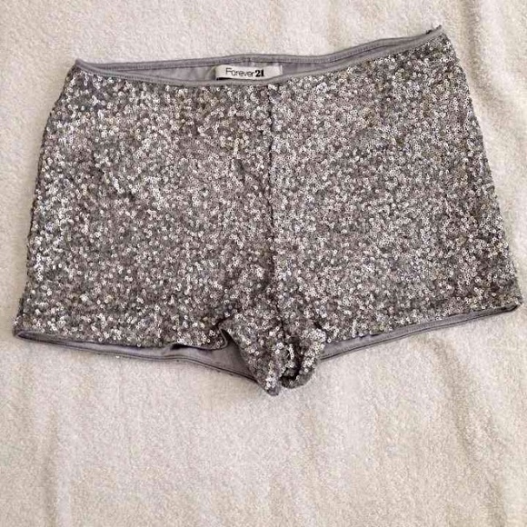 ✨MEDIUM SPARKLY SHORTS✨
