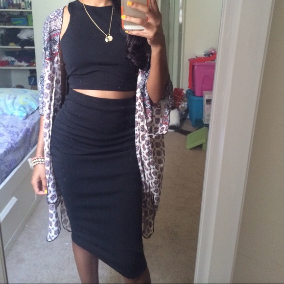 ✨All black crop top and midi skirt set✨