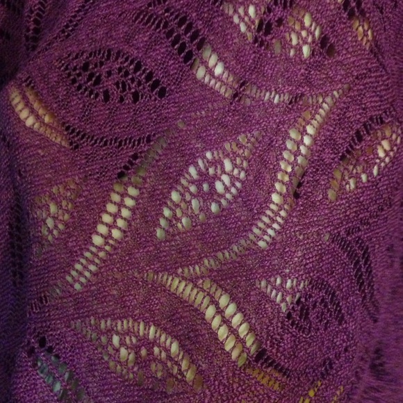 Plum flowy crop top with patterned back! - Picture 3 of 3