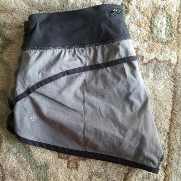 Bundled Lululemon speed shorts gray and black sz 8 - Picture 2 of 4
