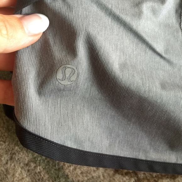 Bundled Lululemon speed shorts gray and black sz 8 - Picture 4 of 4
