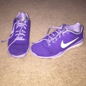 Nike free runs size 8💜