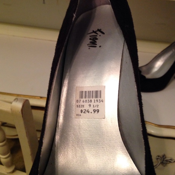 Heels. - Picture 2 of 3