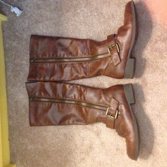 Cognac zip up boots