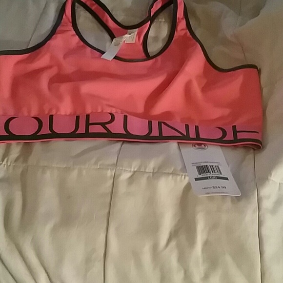 Under Armour Outerwear - Sports bra