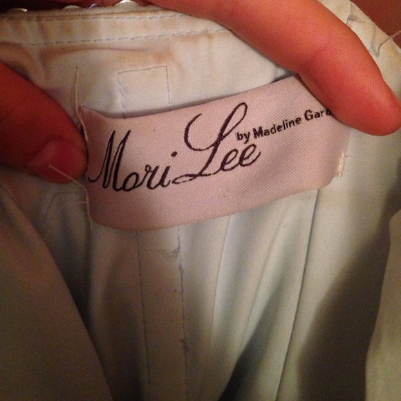 I'm selling my prom dress - Picture 3 of 4