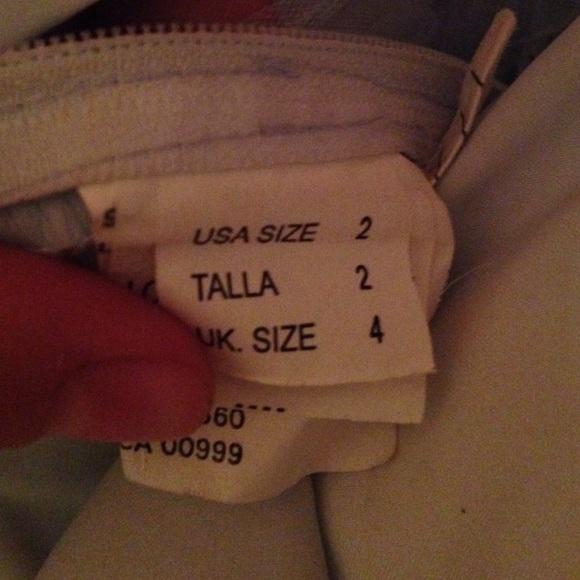 I'm selling my prom dress - Picture 4 of 4