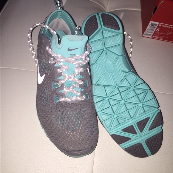 ❌❌SOLD❌❌Wmns new in box Nike SZ 7